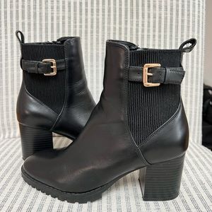 Blondo Black Ankle Heeled Boots with Gold Buckle Sz 7
